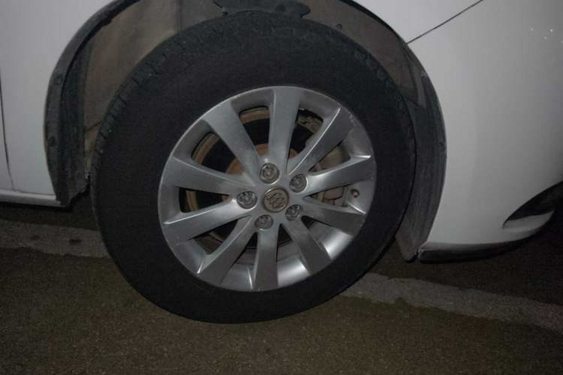 Used Buick GL8 2014 2.4L Executive Edition Right Front Wheel Hub