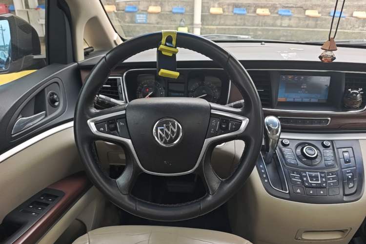 Used Buick GL8 2014 3.0L XT Luxury Business Flagship Edition Steering Wheel