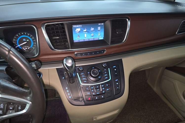 Used Buick GL8 2014 3.0L GT Luxury Business Haoya Edition Audio And AC Panel