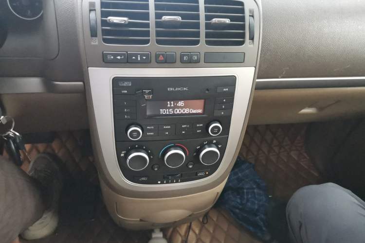 Used Buick GL8 2014 2.4L Classic Edition Audio And AC Panel