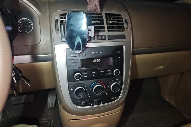Used Buick GL8 2014 2.4L Classic Edition Audio And AC Panel