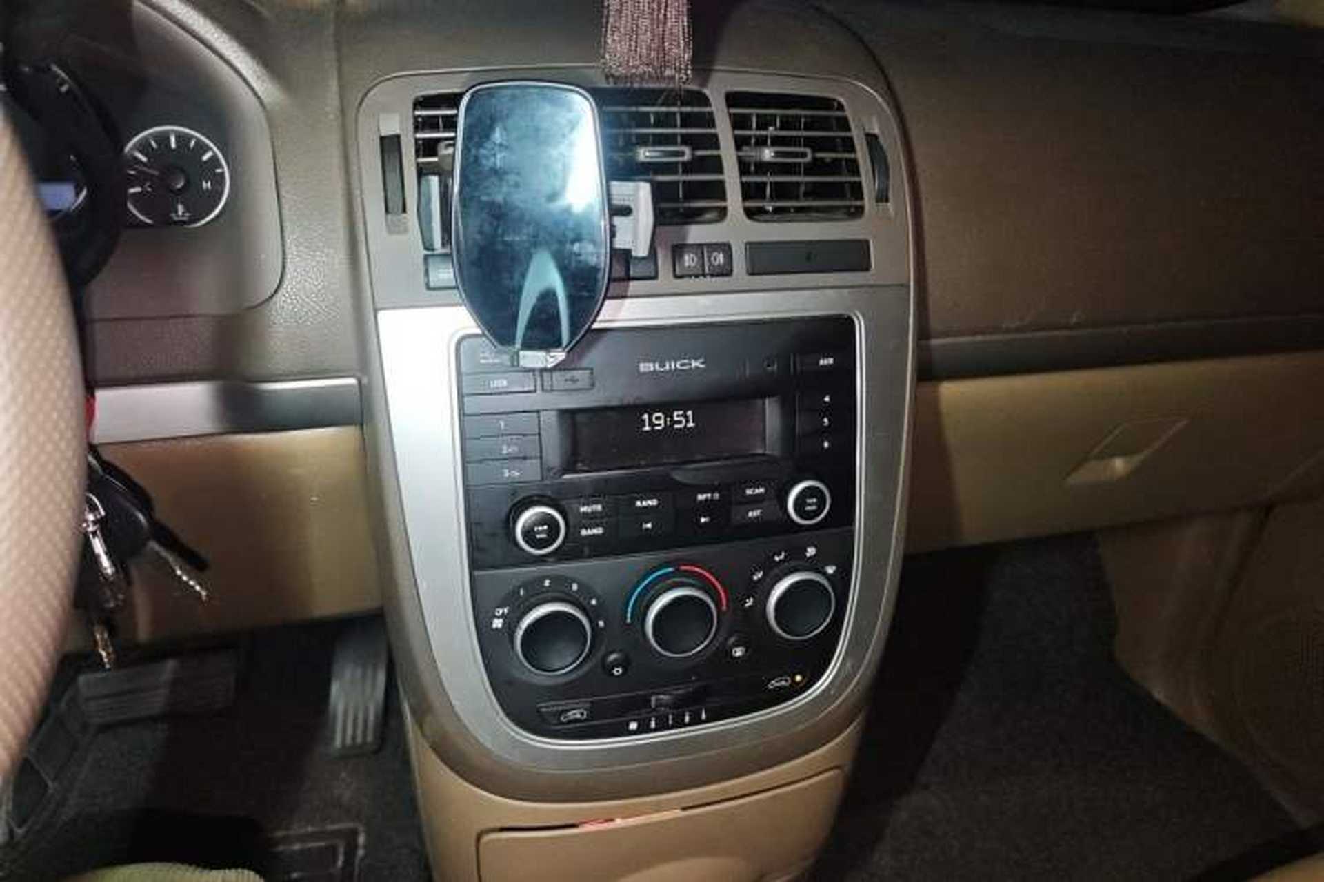 Used Buick GL8 2014 2.4L Classic Edition Audio And AC Panel