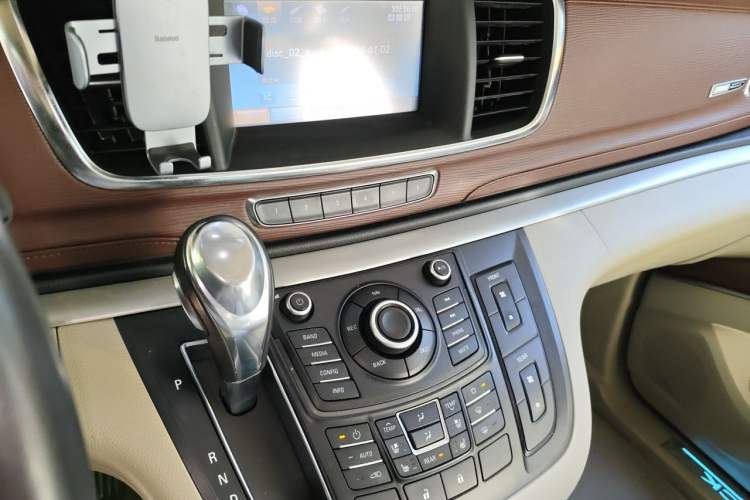 Used Buick GL8 2014 3.0L XT Luxury Business Flagship Edition Audio And AC Panel