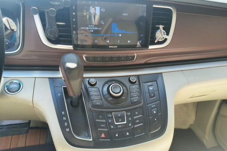Used Buick GL8 2014 3.0L GT Luxury Business Haoya Edition Audio And AC Panel