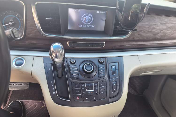 Used Buick GL8 2014 3.0L GT Luxury Business Haoya Edition Audio And AC Panel