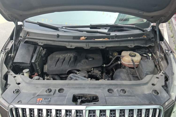 Used Buick GL8 2014 2.4L CT Luxury Business Comfort Edition Engine Bay