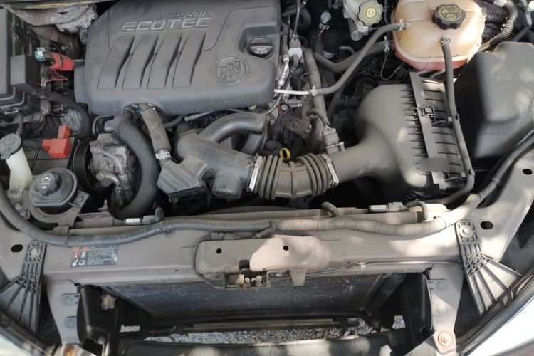 Used Buick GL8 2014 2.4L Classic Edition Engine Bay