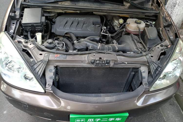 Used Buick GL8 2014 2.4L Classic Edition Engine Bay