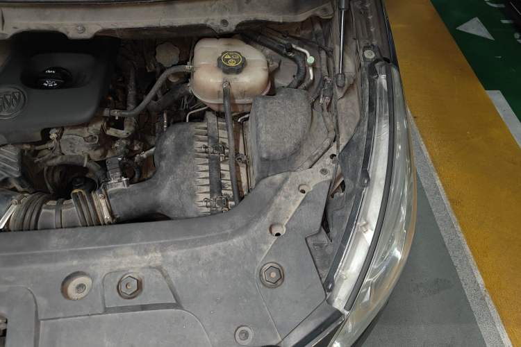 Used Buick GL8 2014 2.4L CT Luxury Business Comfort Edition Engine Bay Left