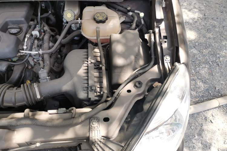 Used Buick GL8 2014 2.4L Classic Edition Engine Bay Left