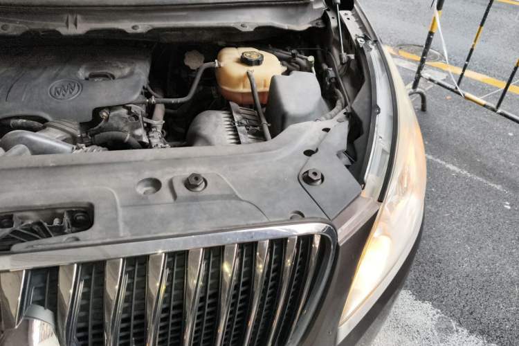 Used Buick GL8 2014 2.4L CT Luxury Business Comfort Edition Engine Bay Left