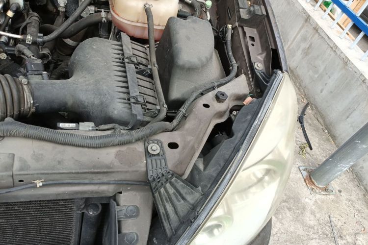Used Buick GL8 2014 2.4L Classic Edition Engine Bay Left