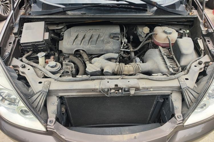 Used Buick GL8 2014 2.4L Classic Edition Engine Bay