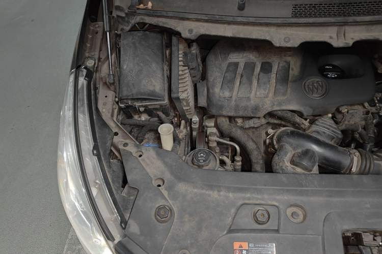 Used Buick GL8 2014 2.4L CT Luxury Business Comfort Edition Engine Bay Right