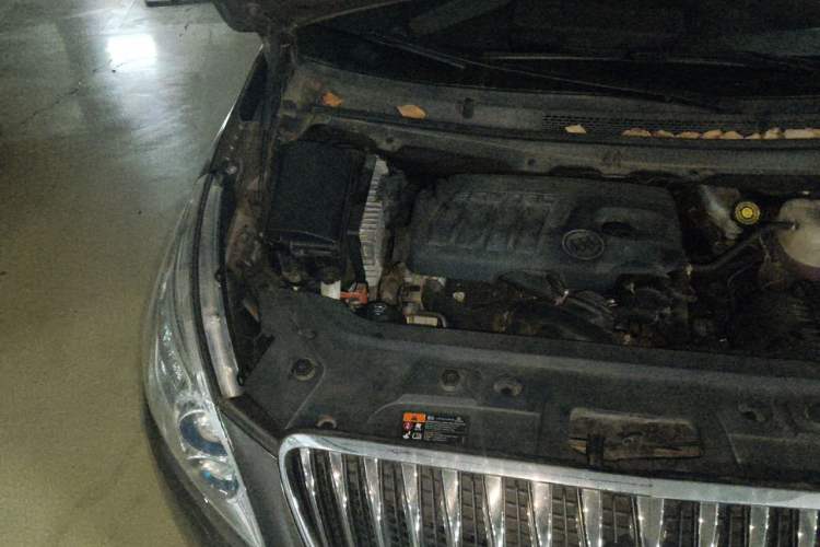 Used Buick GL8 2014 2.4L LT Luxury Business Executive Edition Engine Bay Right