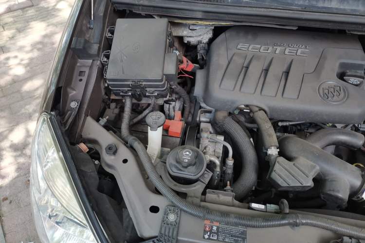Used Buick GL8 2014 2.4L Classic Edition Engine Bay Right
