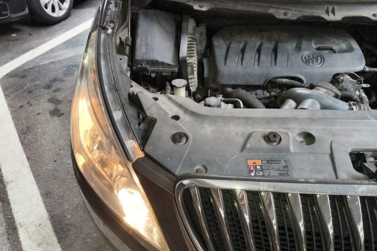 Used Buick GL8 2014 2.4L CT Luxury Business Comfort Edition Engine Bay Right