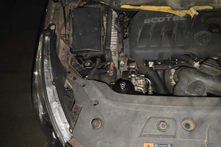 Used Buick GL8 2014 2.4L CT Luxury Business Comfort Edition Engine Bay Right