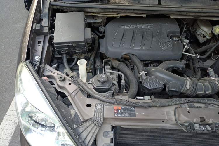 Used Buick GL8 2014 2.4L Classic Edition Engine Bay Right