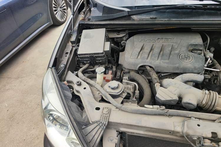 Used Buick GL8 2014 2.4L Classic Edition Engine Bay Right