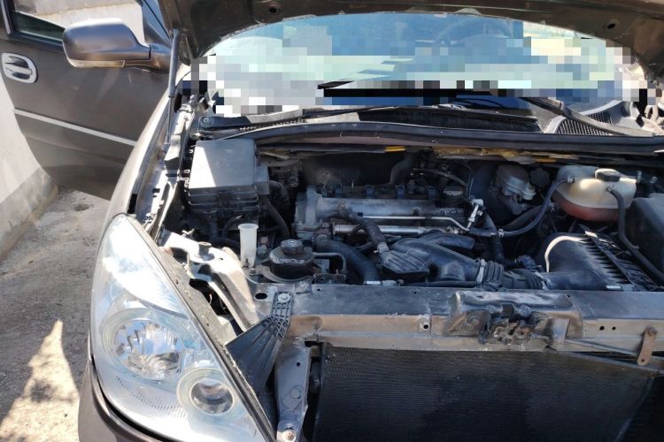 Used Buick GL8 2014 2.4L Comfort Edition Engine Bay Right