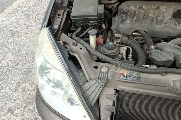 Used Buick GL8 2014 2.4L Classic Edition Engine Bay Right