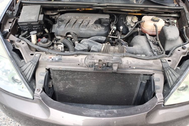 Used Buick GL8 2014 2.4L Classic Edition Engine Bay