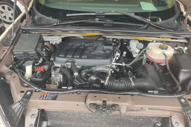 Used Buick GL8 2014 2.4L Classic Edition Engine Bay