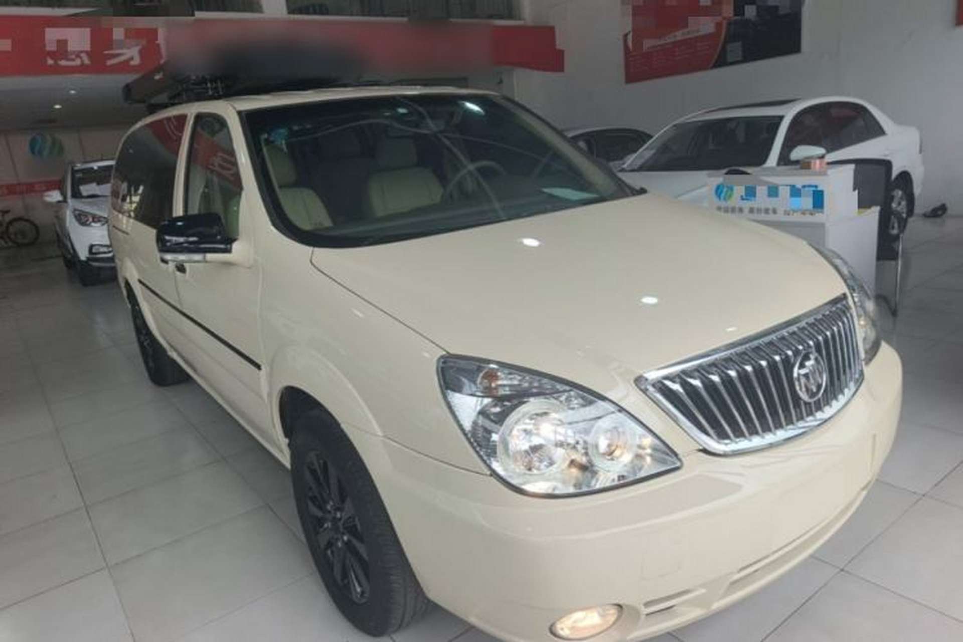 Used Buick GL8 2014 2.4L Classic Edition Front Right 45 Deg