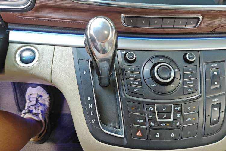 Used Buick GL8 2014 3.0L GT Luxury Business Haoya Edition Gear Lever