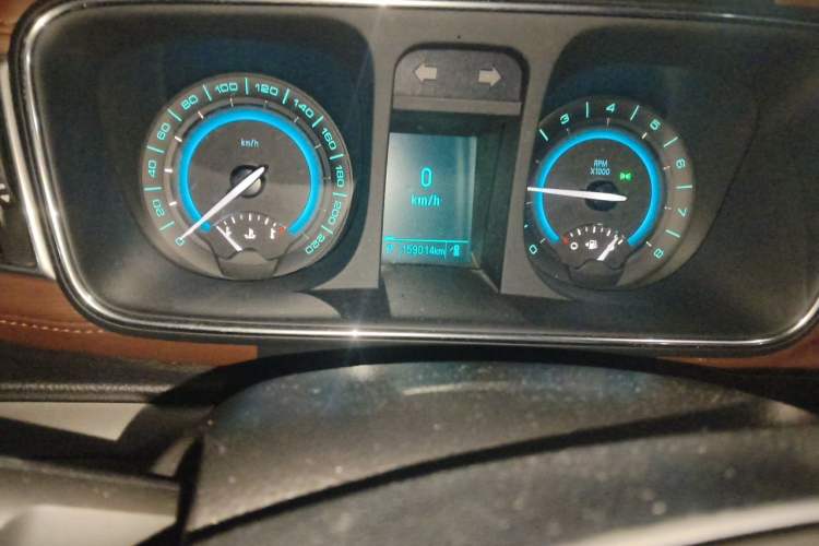 Used Buick GL8 2014 2.4L LT Luxury Business Executive Edition Odometer Close Up