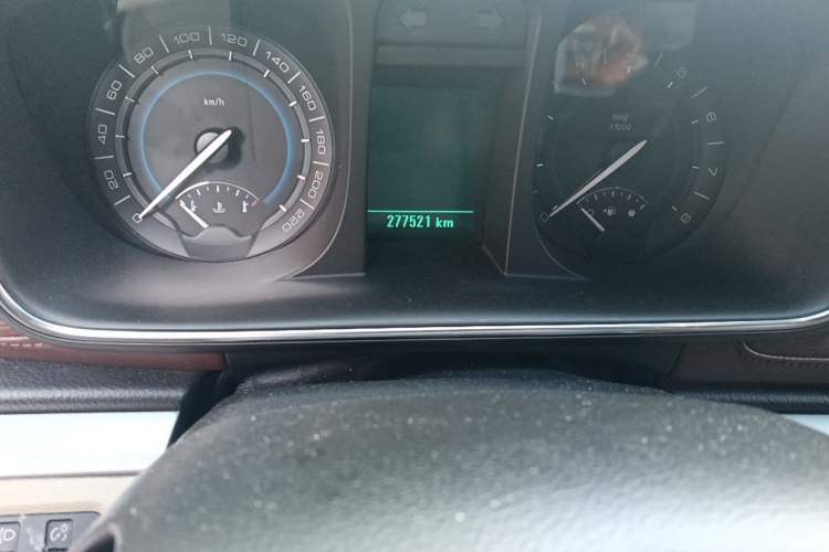 Used Buick GL8 2014 2.4L CT Luxury Business Comfort Edition Odometer Close Up