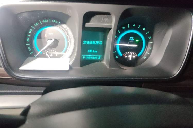 Used Buick GL8 2014 3.0L GT Luxury Business Haoya Edition Odometer Close Up