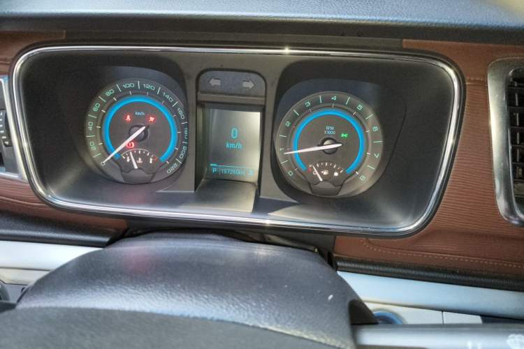 Used Buick GL8 2014 2.4L CT Luxury Business Comfort Edition Odometer Close Up