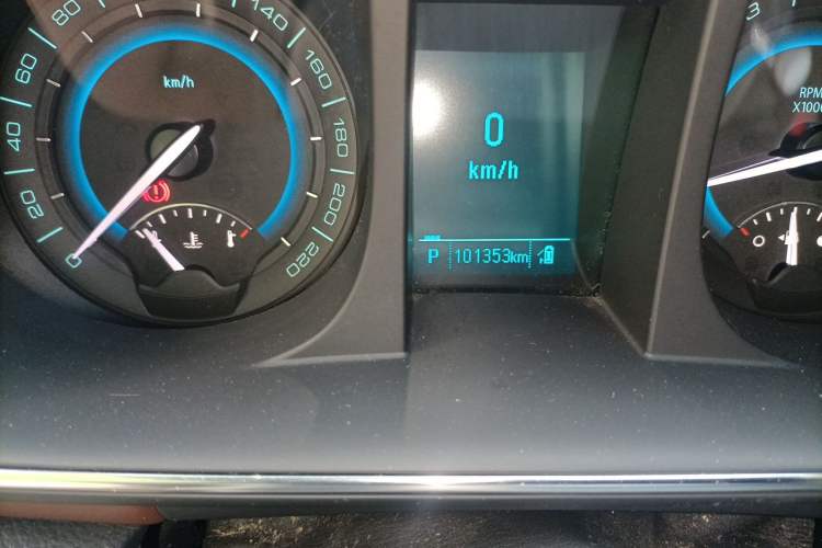 Used Buick GL8 2014 3.0L XT Luxury Business Flagship Edition Odometer Close Up