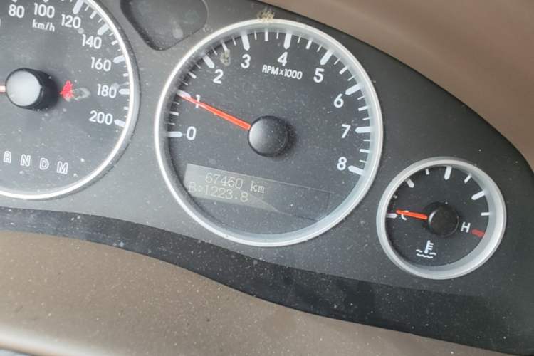 Used Buick GL8 2014 2.4L Classic Edition Odometer Close Up