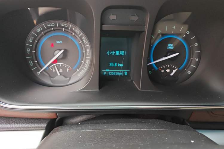 Used Buick GL8 2014 3.0L GT Luxury Business Haoya Edition Odometer Close Up