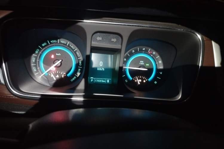 Used Buick GL8 2014 3.0L XT Luxury Business Flagship Edition Odometer Close Up