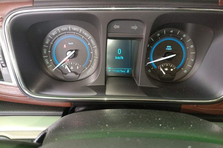 Used Buick GL8 2014 3.0L XT Luxury Business Flagship Edition Odometer Close Up