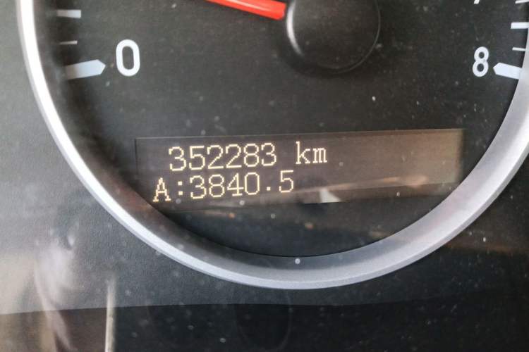 Used Buick GL8 2014 2.4L Classic Edition Odometer Close Up