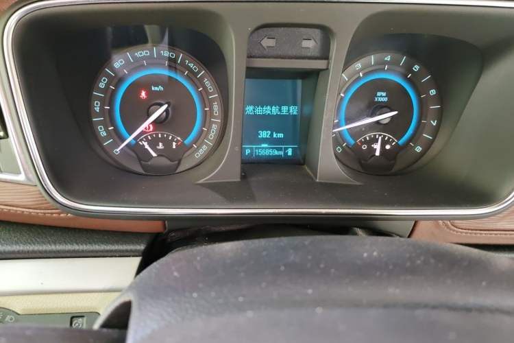 Used Buick GL8 2014 3.0L XT Luxury Business Flagship Edition Odometer Close Up