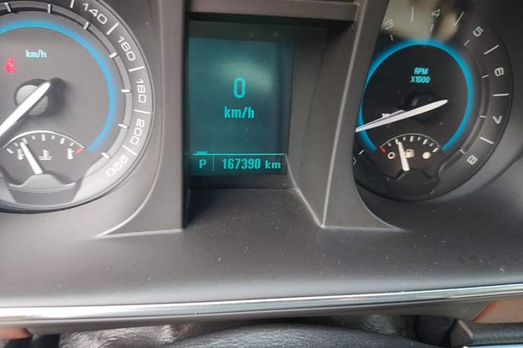 Used Buick GL8 2014 3.0L GT Luxury Business Haoya Edition Odometer Close Up