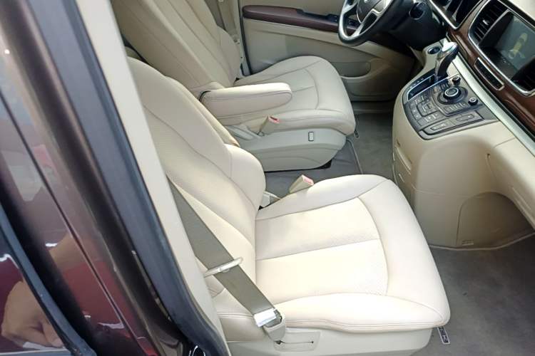 Used Buick GL8 2014 2.4L CT Luxury Business Comfort Edition Right Front Seat
