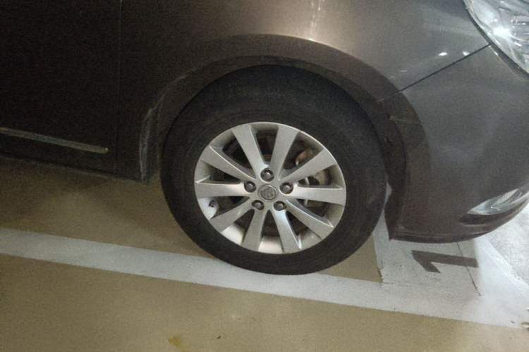 Used Buick GL8 2014 2.4L LT Luxury Business Executive Edition Right Front Wheel Hub