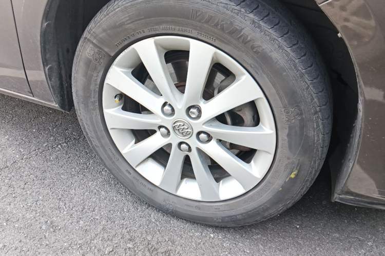 Used Buick GL8 2014 2.4L CT Luxury Business Comfort Edition Right Front Wheel Hub