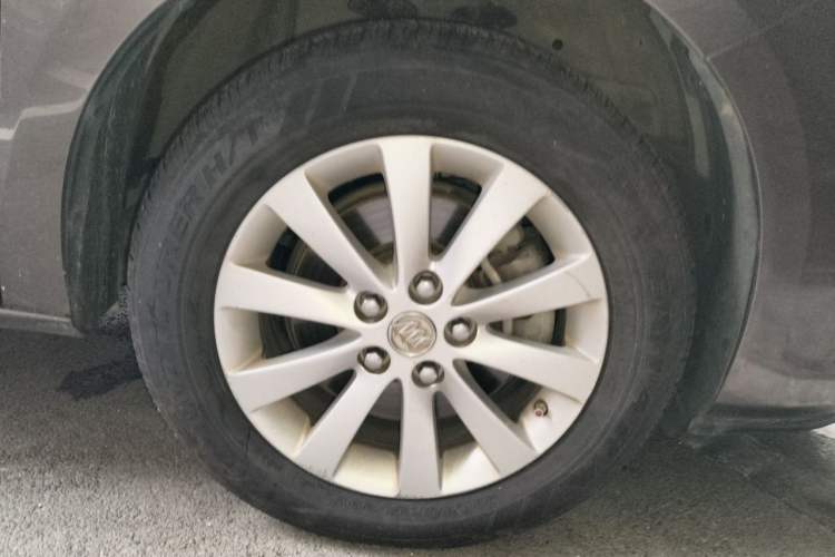 Used Buick GL8 2014 2.4L CT Luxury Business Comfort Edition Right Front Wheel Hub