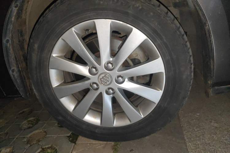Used Buick GL8 2014 2.4L CT Luxury Business Comfort Edition Right Front Wheel Hub
