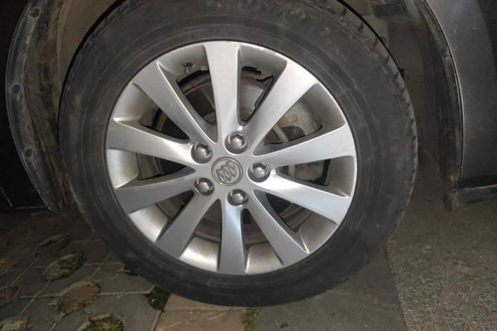 Used Buick GL8 2014 2.4L CT Luxury Business Comfort Edition Right Front Wheel Hub