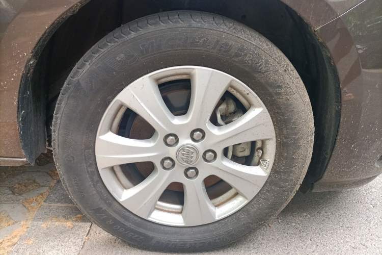Used Buick GL8 2014 3.0L XT Luxury Business Flagship Edition Right Front Wheel Hub