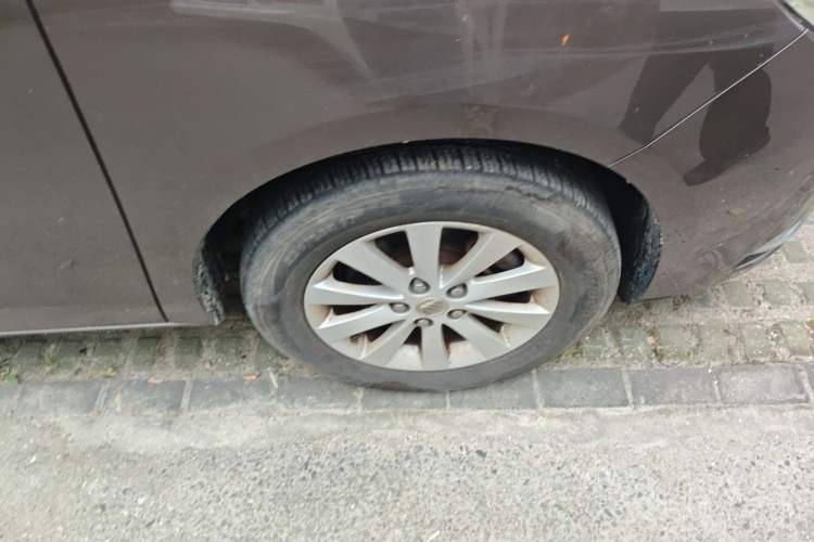 Used Buick GL8 2014 2.4L CT Luxury Business Comfort Edition Right Front Wheel Hub